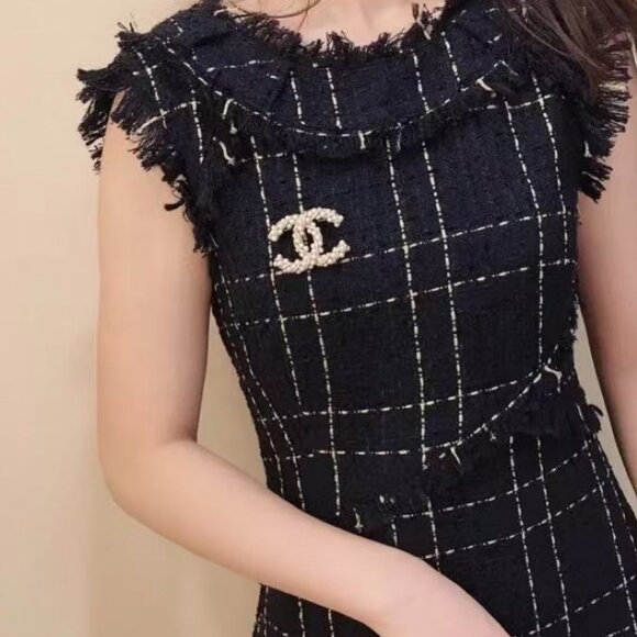 Chanel fashion brooch - Picture 9 of 9